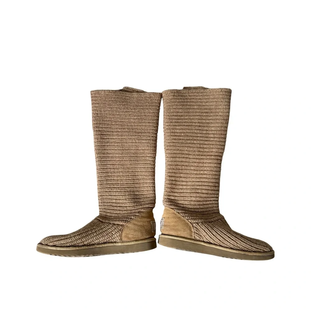 UGG Classic Cardy Boots Knit 3-Button Tan Size 8